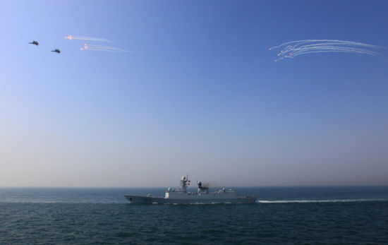 原文配圖：2012年4月，中俄“海上聯(lián)合-2012”軍事演習在黃海海域舉行。