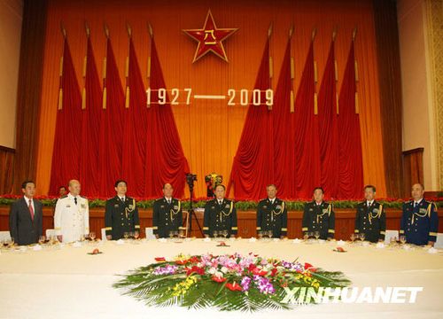 7月31日，中華人民共和國國防部在北京人民大會堂舉行盛大招待會，熱烈慶祝中國人民解放軍建軍82周年。新華社記者王建民攝