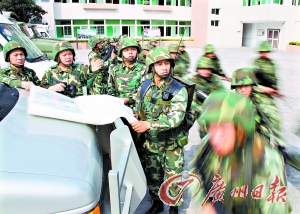汕頭武警支隊在演練，反應快速。