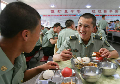 沈陽軍區禁止個人用公款相互宴請，嚴格控制上下級和同志之間請吃吃請。