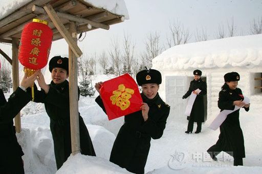 沈陽軍區禁止借節日之機送禮收禮，不準領導干部以個人或單位名義隨禮送禮。提倡節日團拜、電話和短信問候。