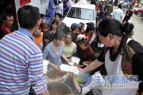 貴州關嶺山體滑坡遇難者中含30名小學生(圖)