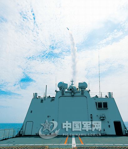 發射對空導彈。