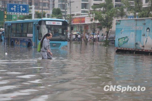 強暴雨襲擊引發嚴重內澇 百余城市一度進水