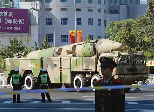中國東風(fēng)-21C導(dǎo)彈在2009年的國慶閱兵中對外正式亮相。