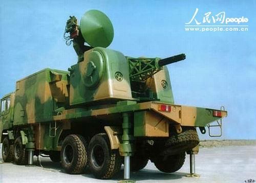 國產“陸盾”2000型近程防空武器系統配有4個射擊穩定器，發射之前穩定器放下，以提高射擊時的穩定性。