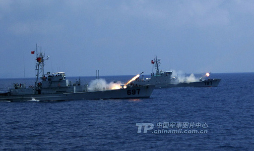 資料圖：南海艦隊(duì)艦艇進(jìn)行反潛演練。