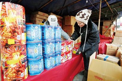青島煙花爆竹開賣首日8成攤點未開張 旺季需等小年
