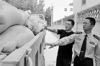 民警查獲的假水泥。