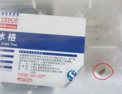 樂購超市自有品牌冰格內現死蟲子