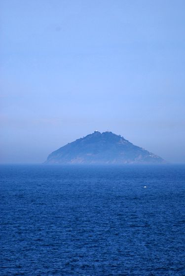 遠(yuǎn)眺青島近海島嶼 如夢如幻宛若仙境(組圖)