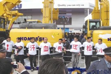 小松再陷質量門