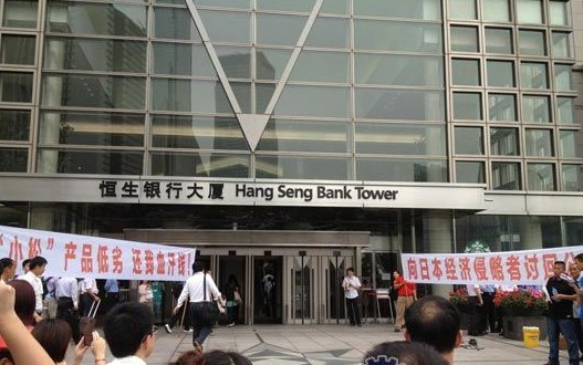 小松再陷質量門