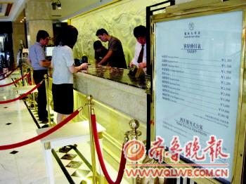 海邊游容易打醬油:時令價吃住不起 路堵走不動