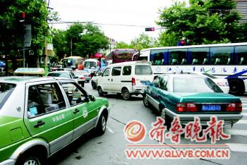 海邊游容易打醬油:時令價吃住不起 路堵走不動