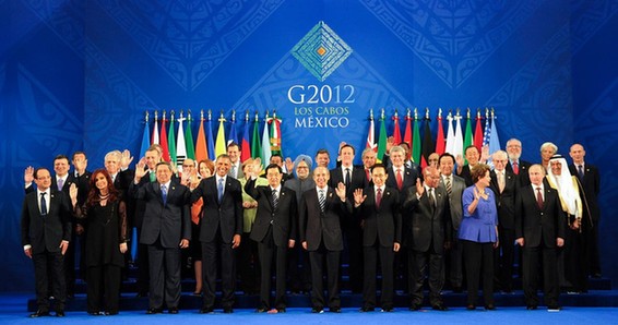 G20峰會(huì)胡錦濤彎腰拾國旗