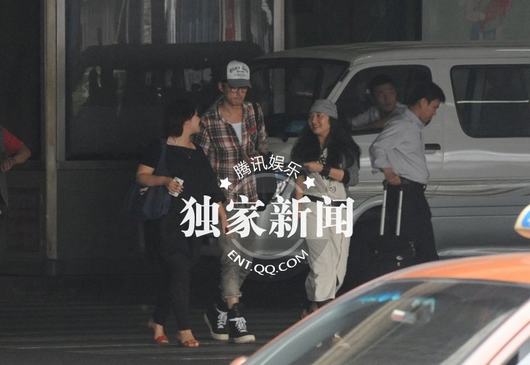 胡歌與神秘女現身