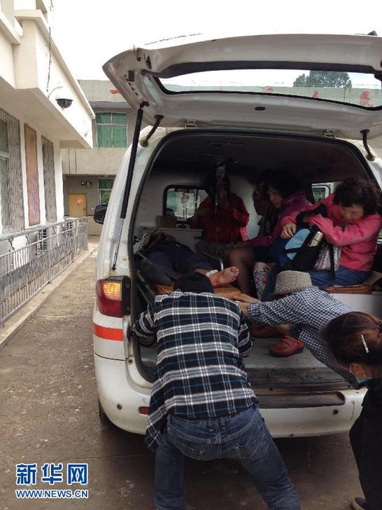 云南四川交界5.7級(jí)地震3死百傷