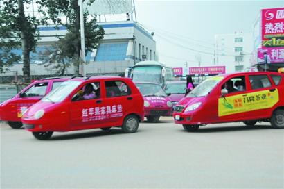 數(shù)百輛黑三輪圍堵汽車(chē)站 強(qiáng)拉客女子險(xiǎn)被撕破衣