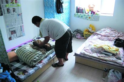 小白領流行團租房 一間陋室擠住4人