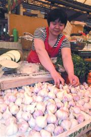 青島版蒜你狠重現江湖 零售價突破6元