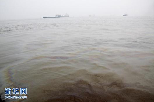 長江鎮江段海輪側翻沉沒