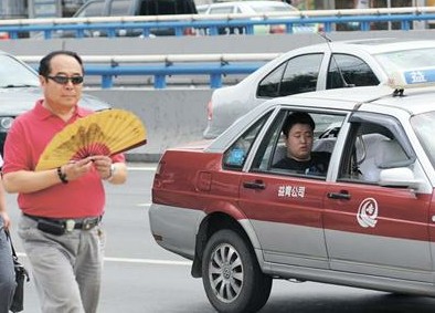 桑拿天青島六成出租不開(kāi)空調(diào) 乘客可拒付車(chē)費(fèi)