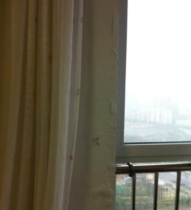 青島業主霸占樓頂逃生道上鎖 魯商藍岸國際變水簾洞