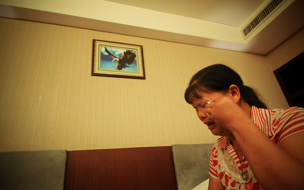 8月7日，“被自殺”當事人周蘭蘭在鏡頭前傾訴自己的無奈。