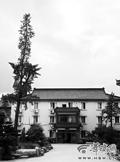 江蘇省鎮江市丹徒區辛豐鎮古大圣寺。最顯眼的不是大雄寶殿等殿堂，而是安養了170 余位老人。安養院本報記者孫強攝
