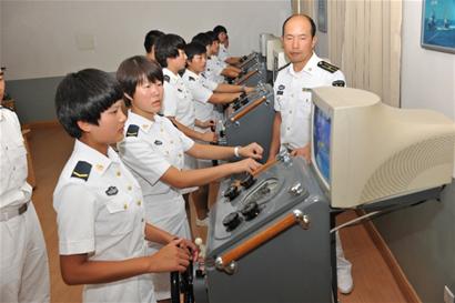 海軍首批女艦員:美麗姑娘魔鬼訓練 文武雙全