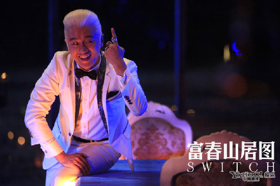 佟大為變雷人白發魔男 與林志玲纏綿擁抱吻長腿