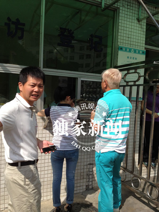 今日上午9點20分左右，陳百祥現(xiàn)身深圳市公安局經(jīng)濟(jì)犯罪偵查局