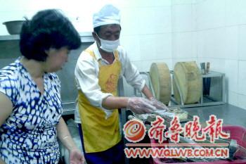 青島櫸園學校與6中食堂不合格 生熟肉混放不消毒