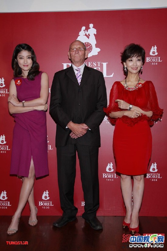 陳慧琳優雅紫紅修身裙代言 趙雅芝妖嬈紅裙斗艷
