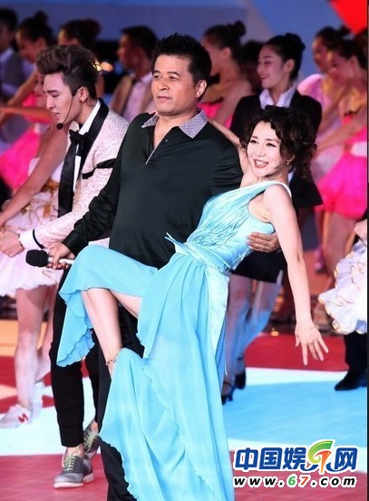 金鷹節開幕 劉詩詩如女神阿朵露半乳勁舞孫楊賣萌