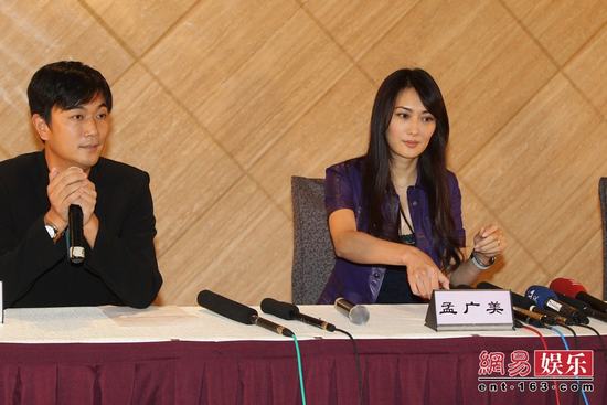 孟廣美開發布會否認小三 一言不發淚流不止