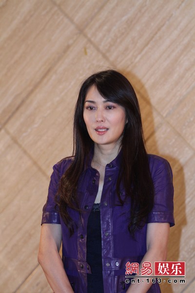 孟廣美開發布會否認小三 一言不發淚流不止