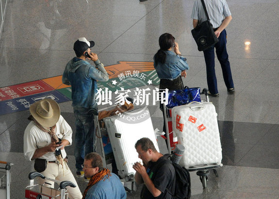 李晨張馨予高調戀愛似作秀 女方再被曝曾離異