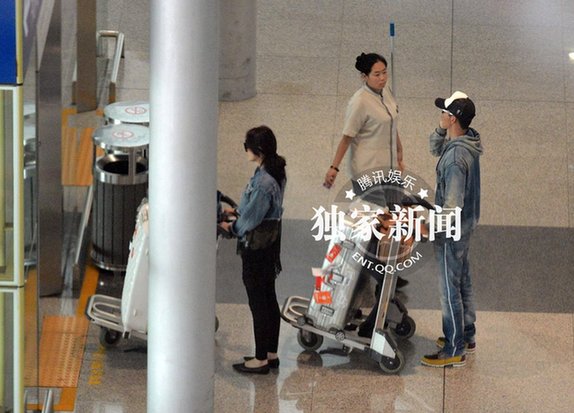 李晨張馨予高調戀愛似作秀 女方再被曝曾離異