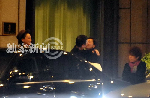曝徐帆甩王志文戀上馮小剛 難抵猛烈攻勢劈腿