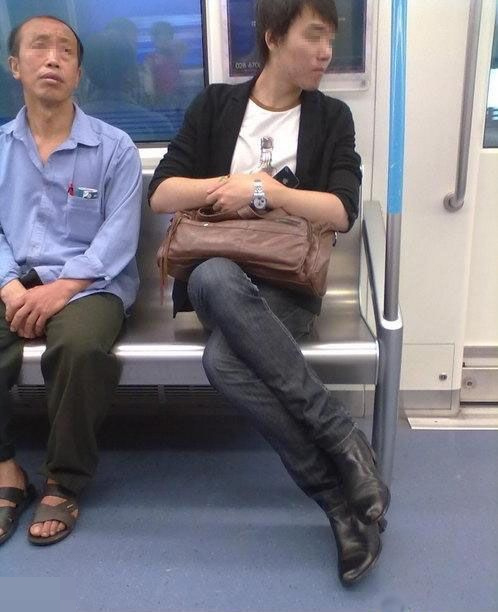 街頭犯二男女 你們長點(diǎn)兒心吧
