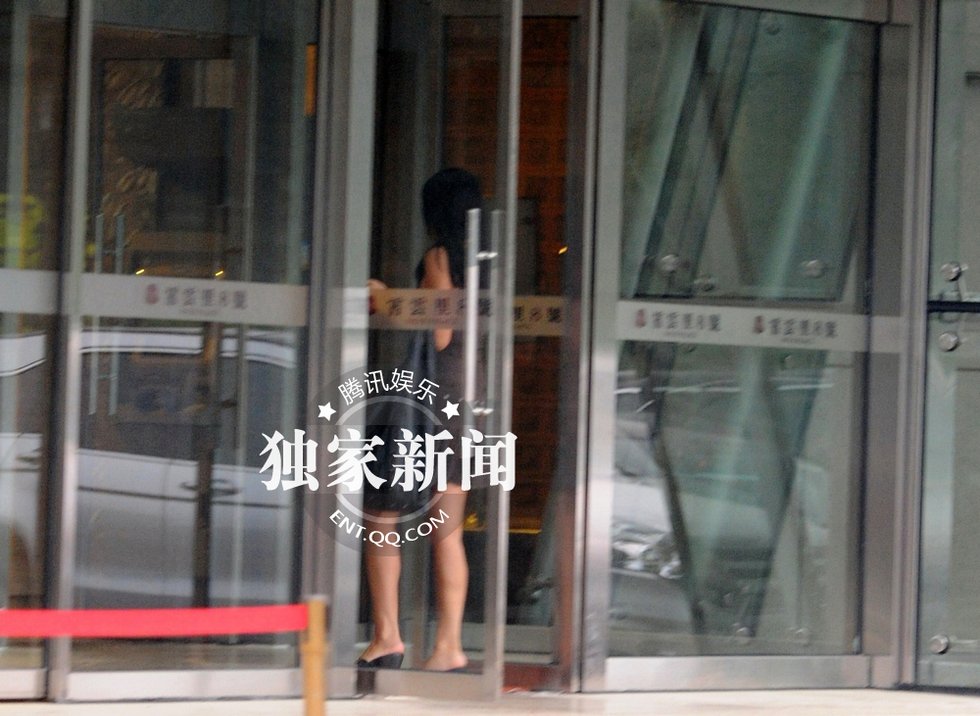 張咪豪放本色現身