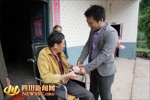 愛心人士捐贈(zèng)幫助小玉宏家