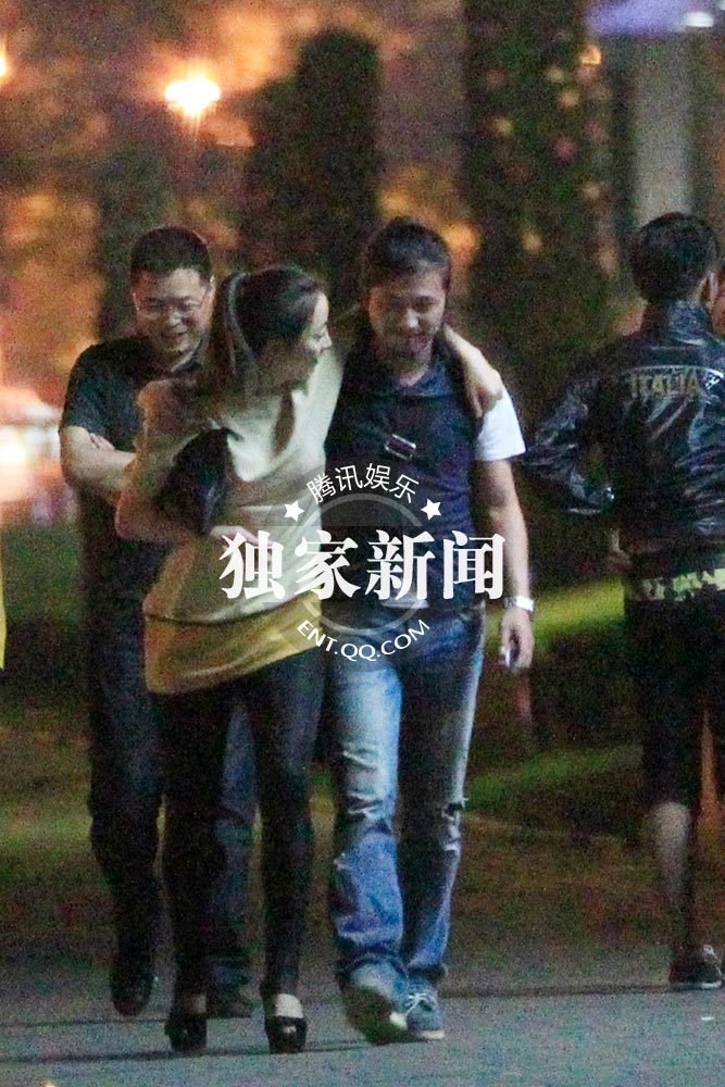 黃小蕾夜店醉酒 向寶馬男投懷送抱
