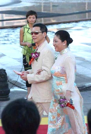 揭向氏兄弟背后女人：張玉珊自創公司市值4億多(圖)
