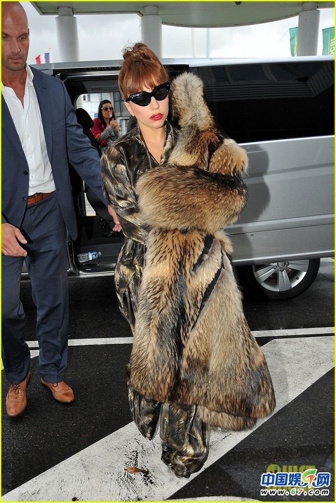 LadyGaga自曬內衣照現八字奶 網友直呼要瘋