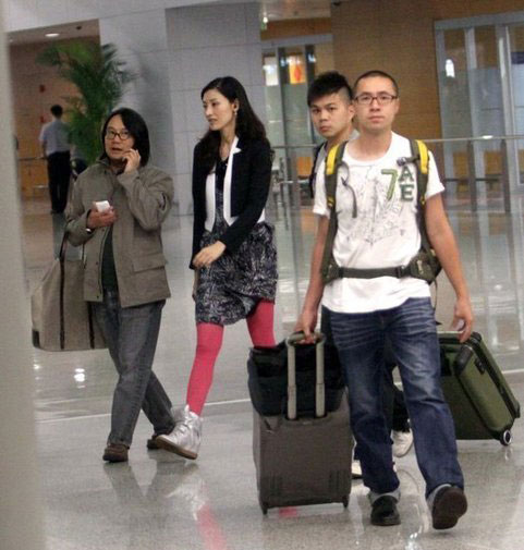 李嘉欣素顏現身依舊美艷