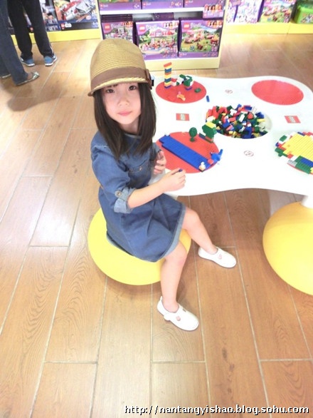 高曉松5歲女兒近照曝光 嬌妻白嫩女兒調皮可愛