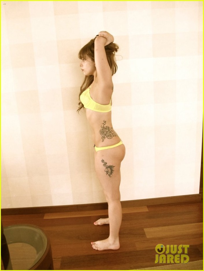 Ladygaga暴肥撅肉臀開唱 劈叉自摸惡評如潮